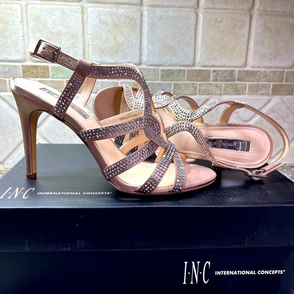 Gorgeous INC sparkle evening sandals. Champagne/silver stones size 6. LIKE NEW!